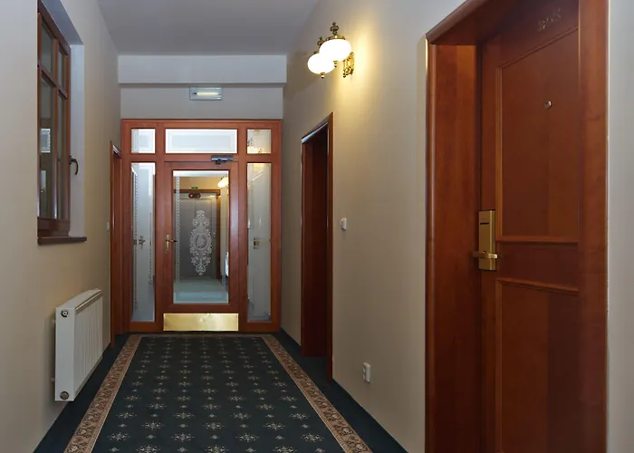 Amigo Centre Hotel 4*