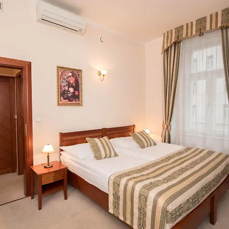Amigo Centre Hotel 4*