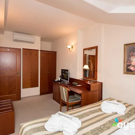 Amigo Centre Hotel 4*