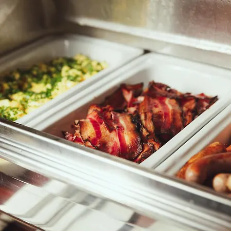 Amigo Centre Hotel 4*