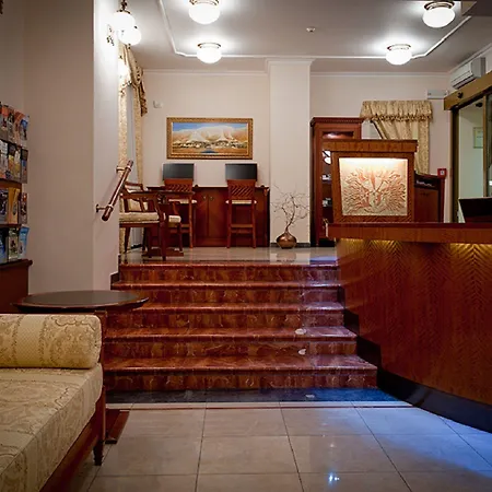 Amigo Centre Hotel 4*