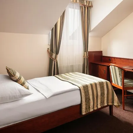 Amigo Centre Hotel 4*